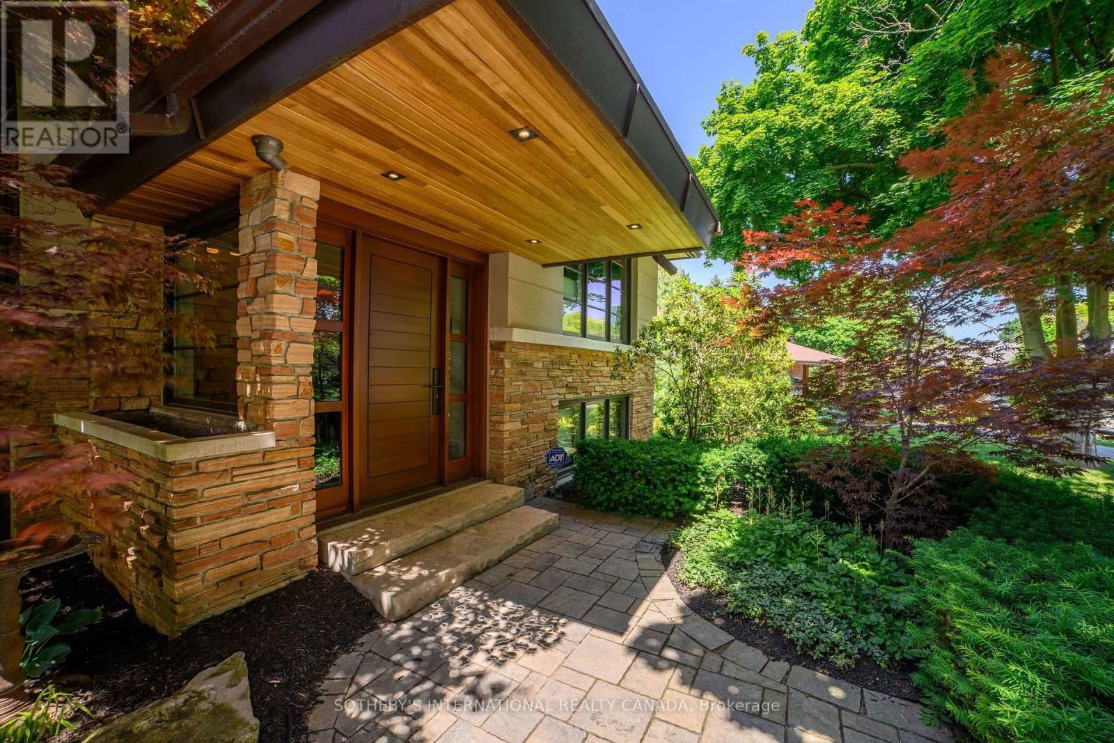 14 PLUMBSTEAD COURT Image 3