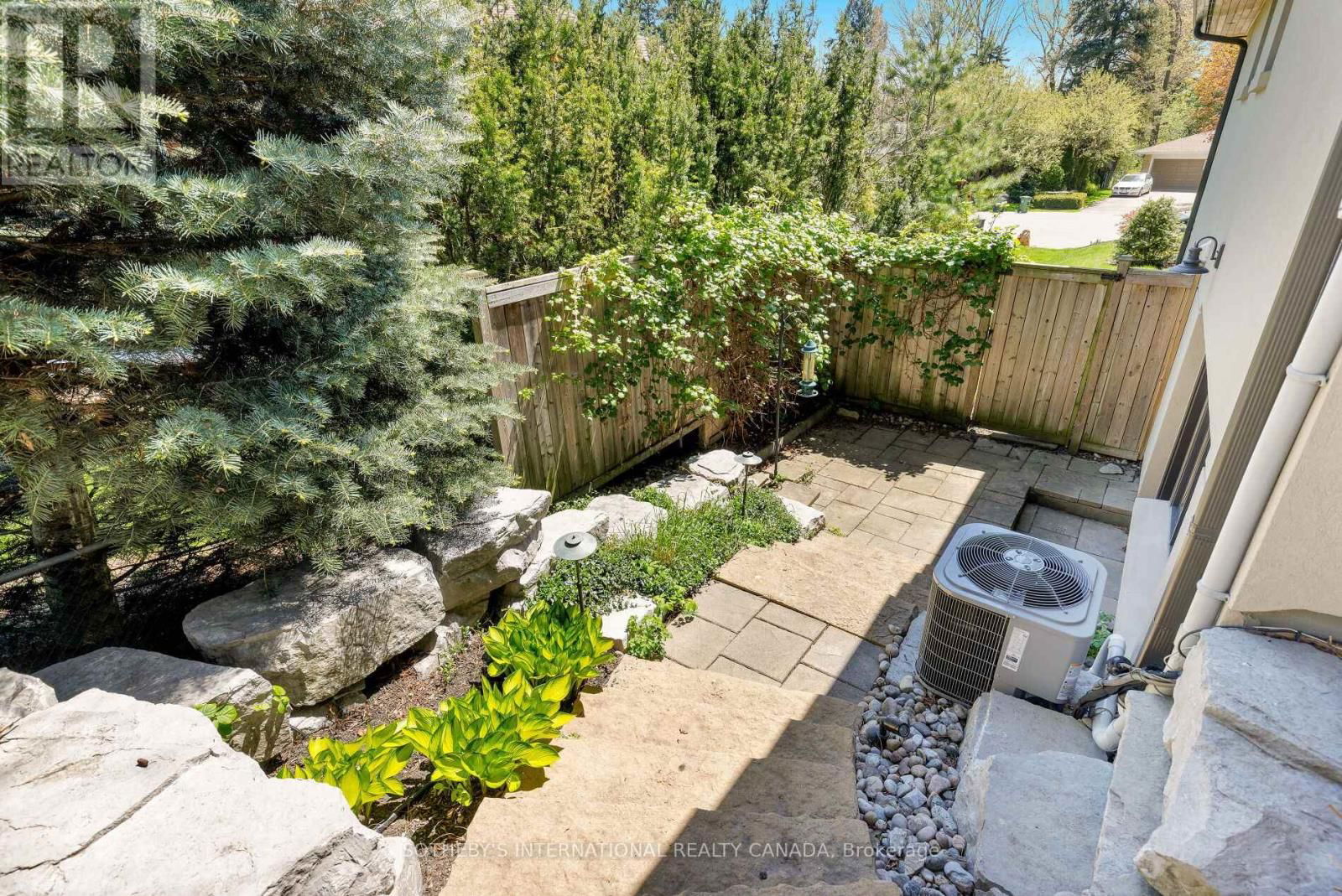 14 PLUMBSTEAD COURT Image 31