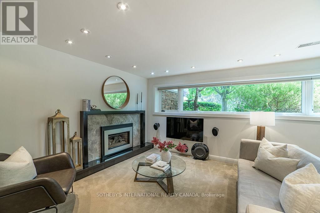 14 PLUMBSTEAD COURT Image 35