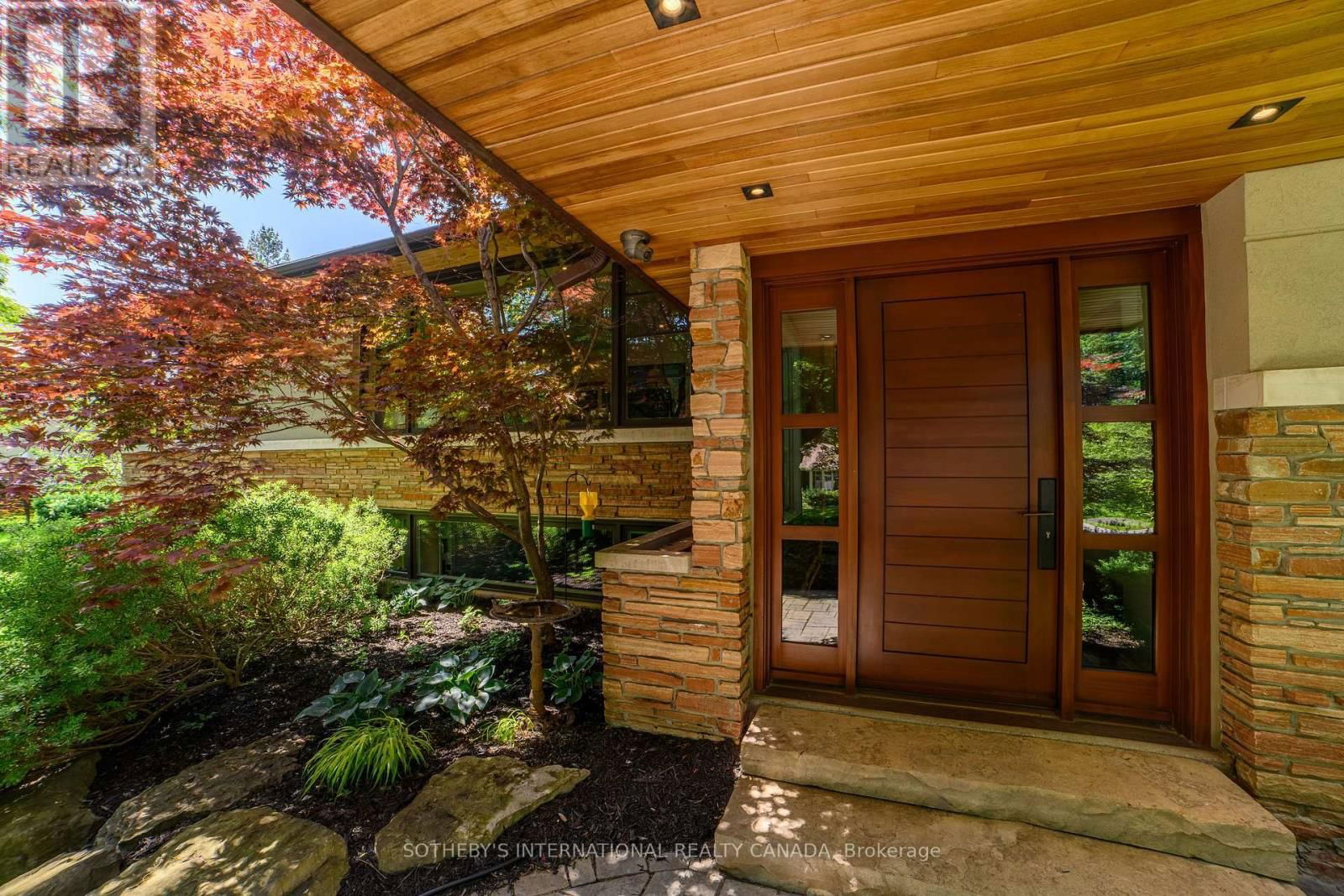 14 PLUMBSTEAD COURT Image 4