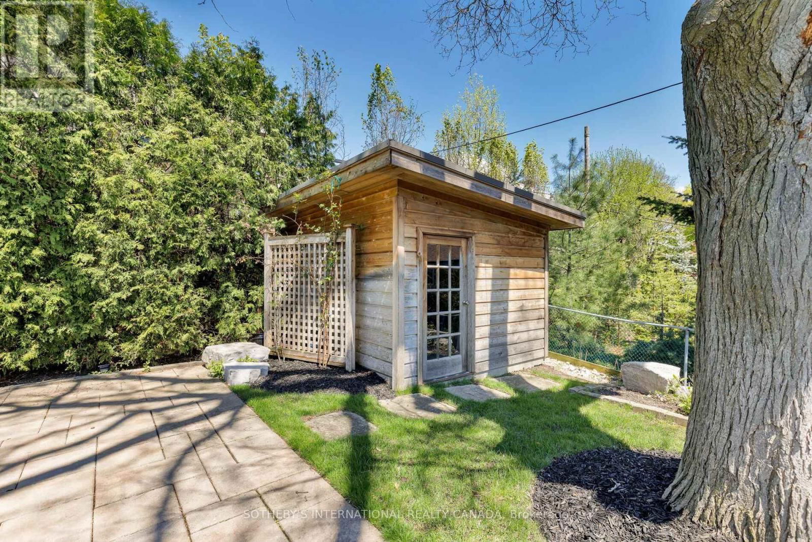 14 PLUMBSTEAD COURT Image 46