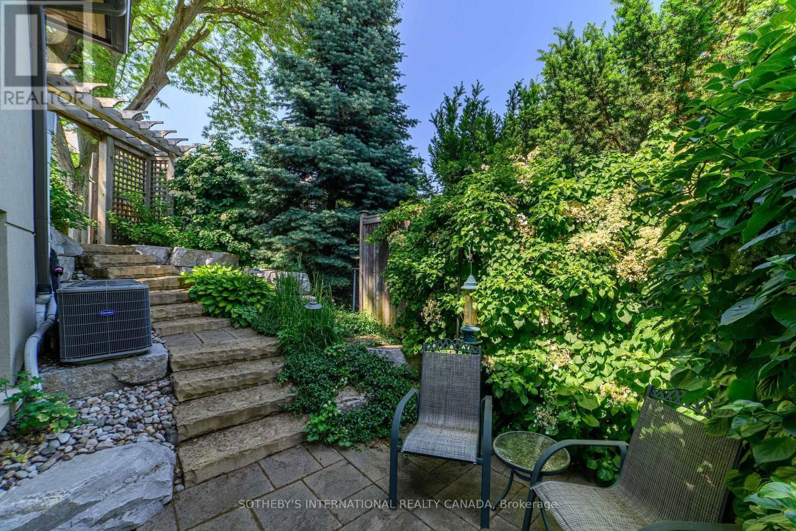 14 PLUMBSTEAD COURT Image 47
