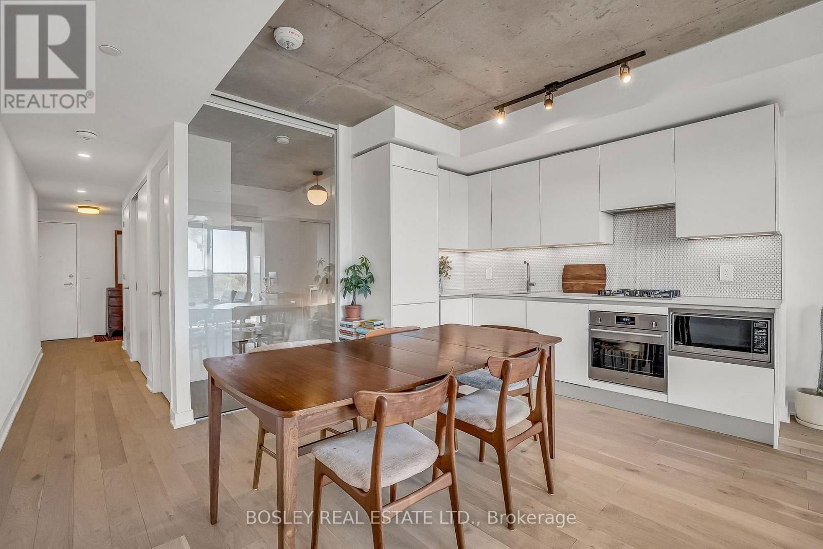 522 - 2720 DUNDAS STREET WEST Image 3