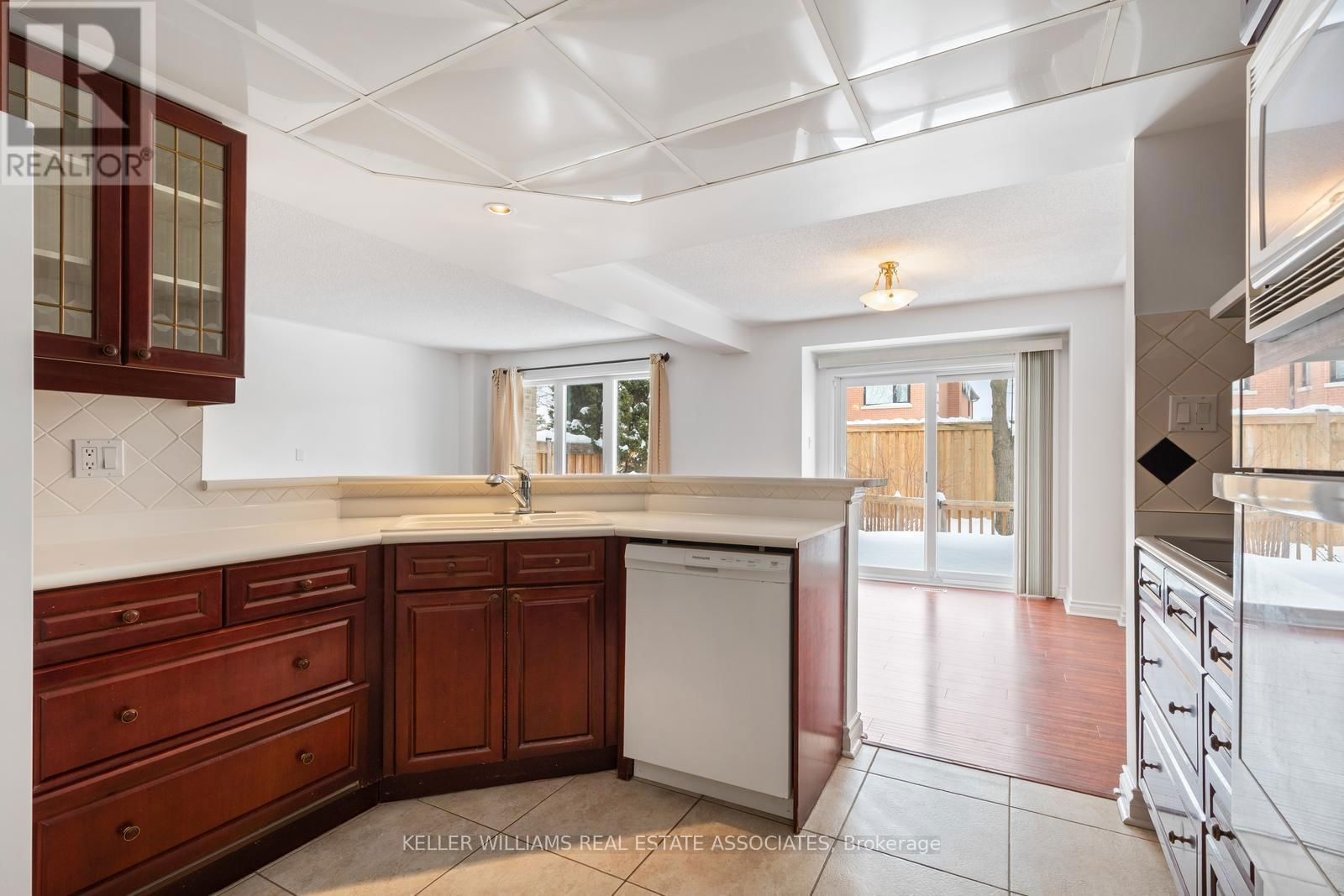 60 - 5480 GLEN ERIN DRIVE Image 15