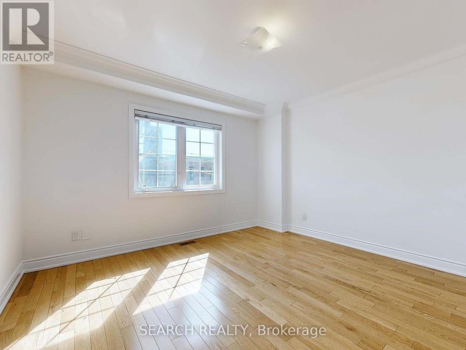 Upper - 150 MULOCK AVENUE Image 11