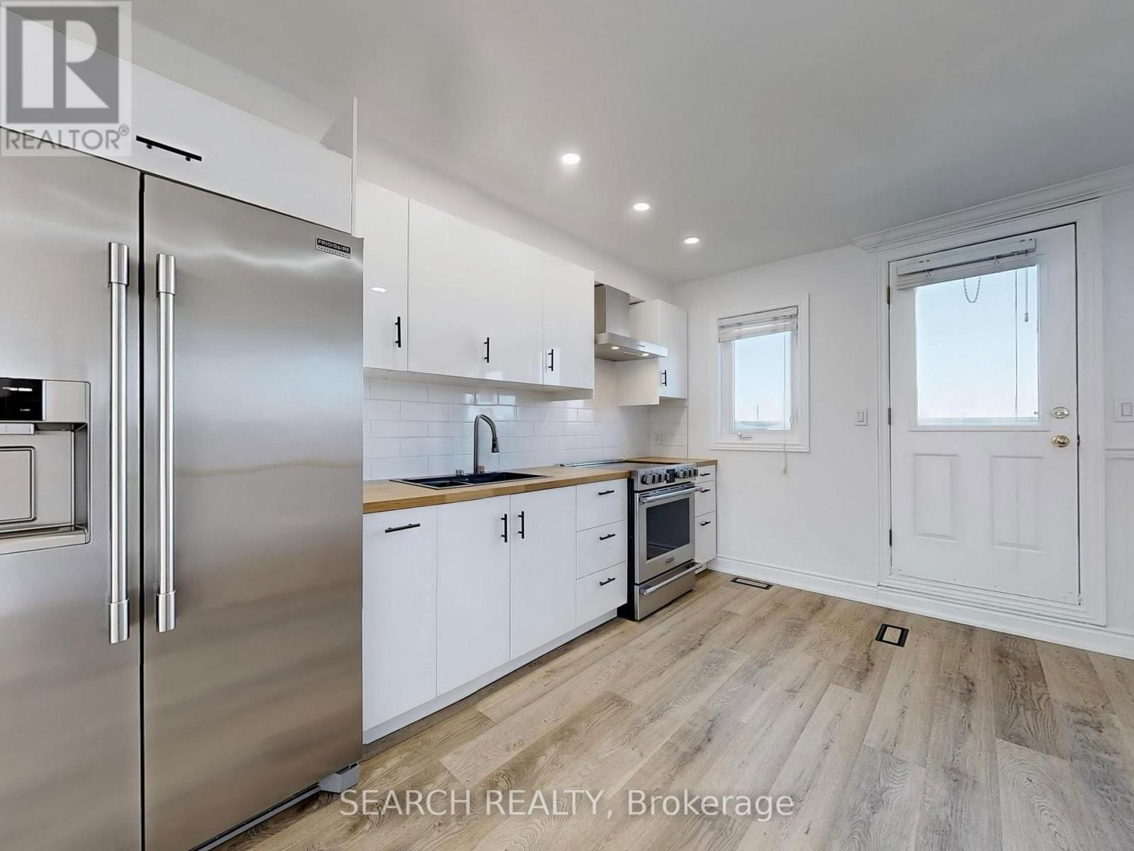 Upper - 150 MULOCK AVENUE Image 16