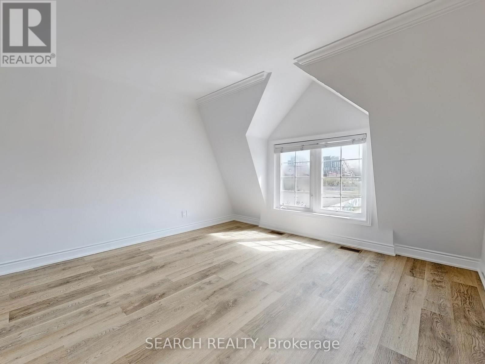 Upper - 150 MULOCK AVENUE Image 20
