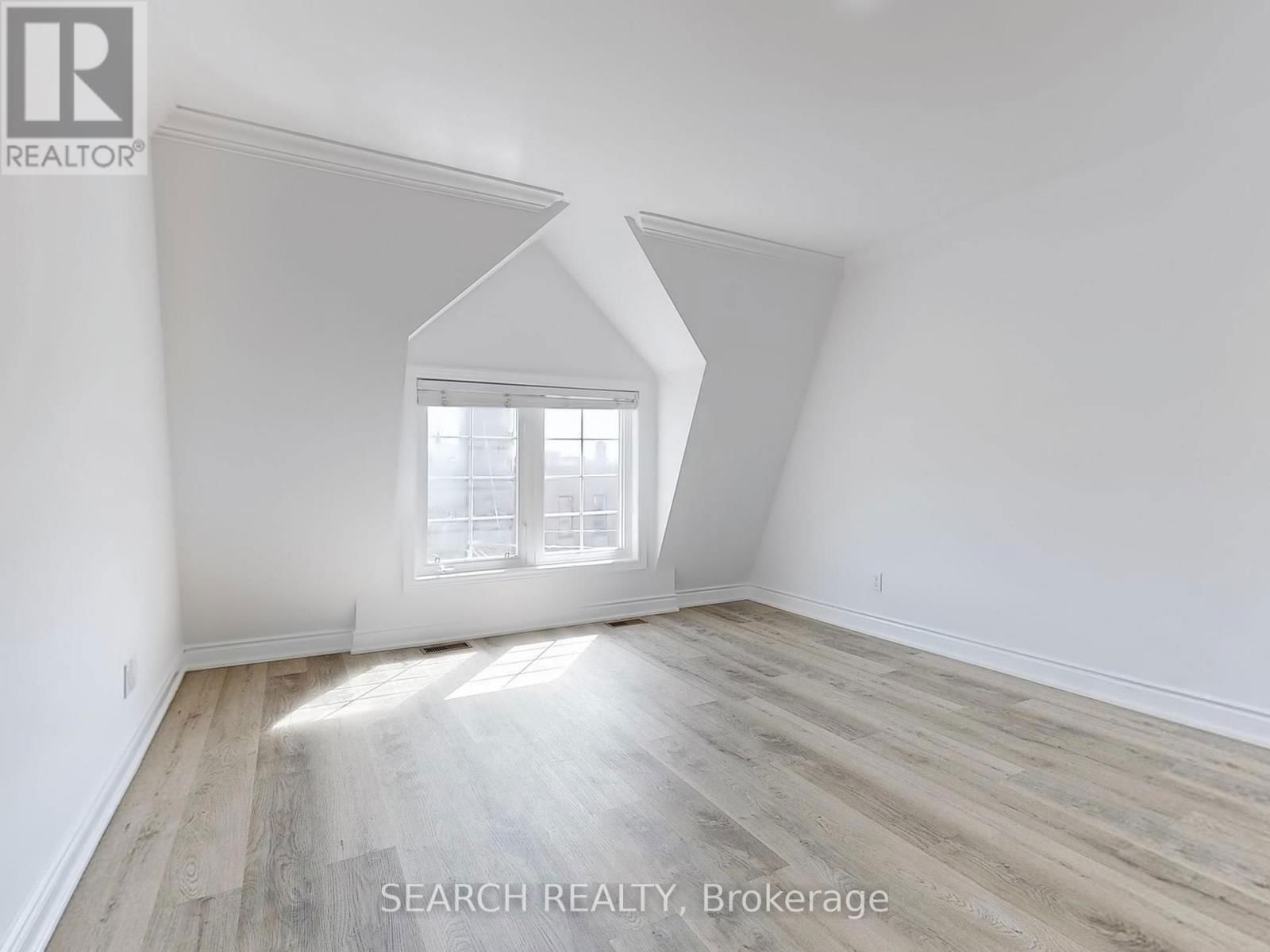 Upper - 150 MULOCK AVENUE Image 21