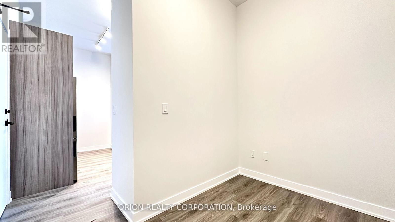407 - 430 SQUARE ONE DRIVE Image 16