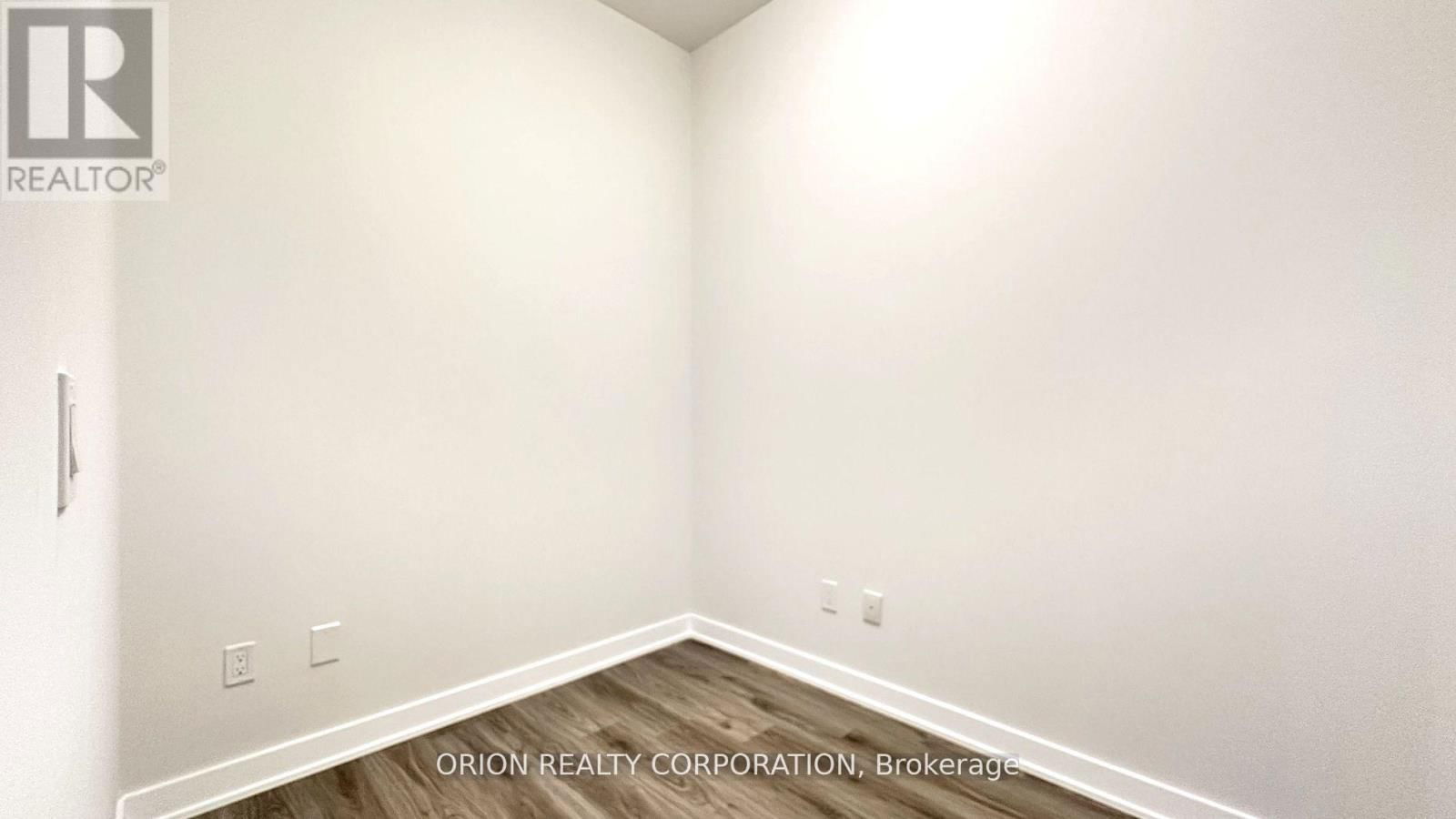 407 - 430 SQUARE ONE DRIVE Image 17