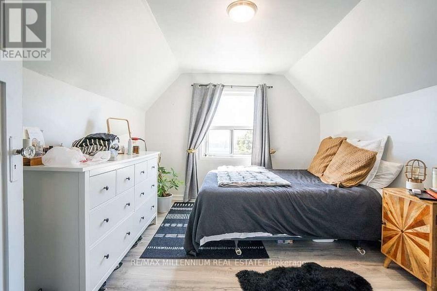 Upper - 17 GREENLAW AVENUE Image 13