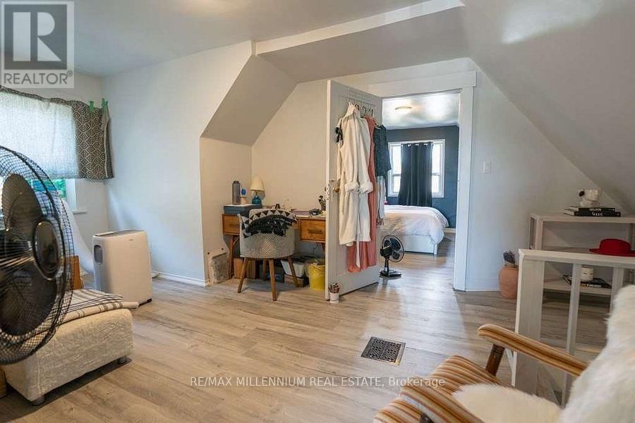 Upper - 17 GREENLAW AVENUE Image 16