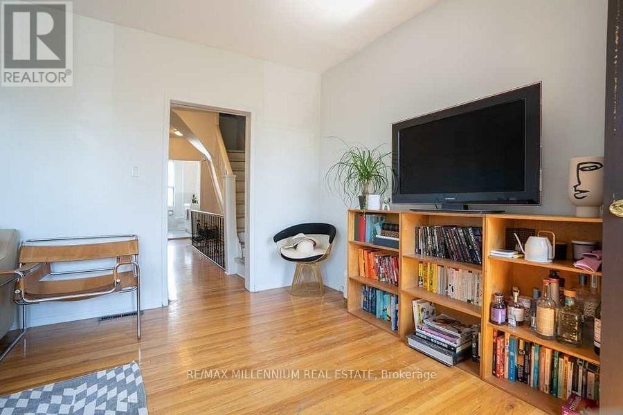 Upper - 17 GREENLAW AVENUE Image 4