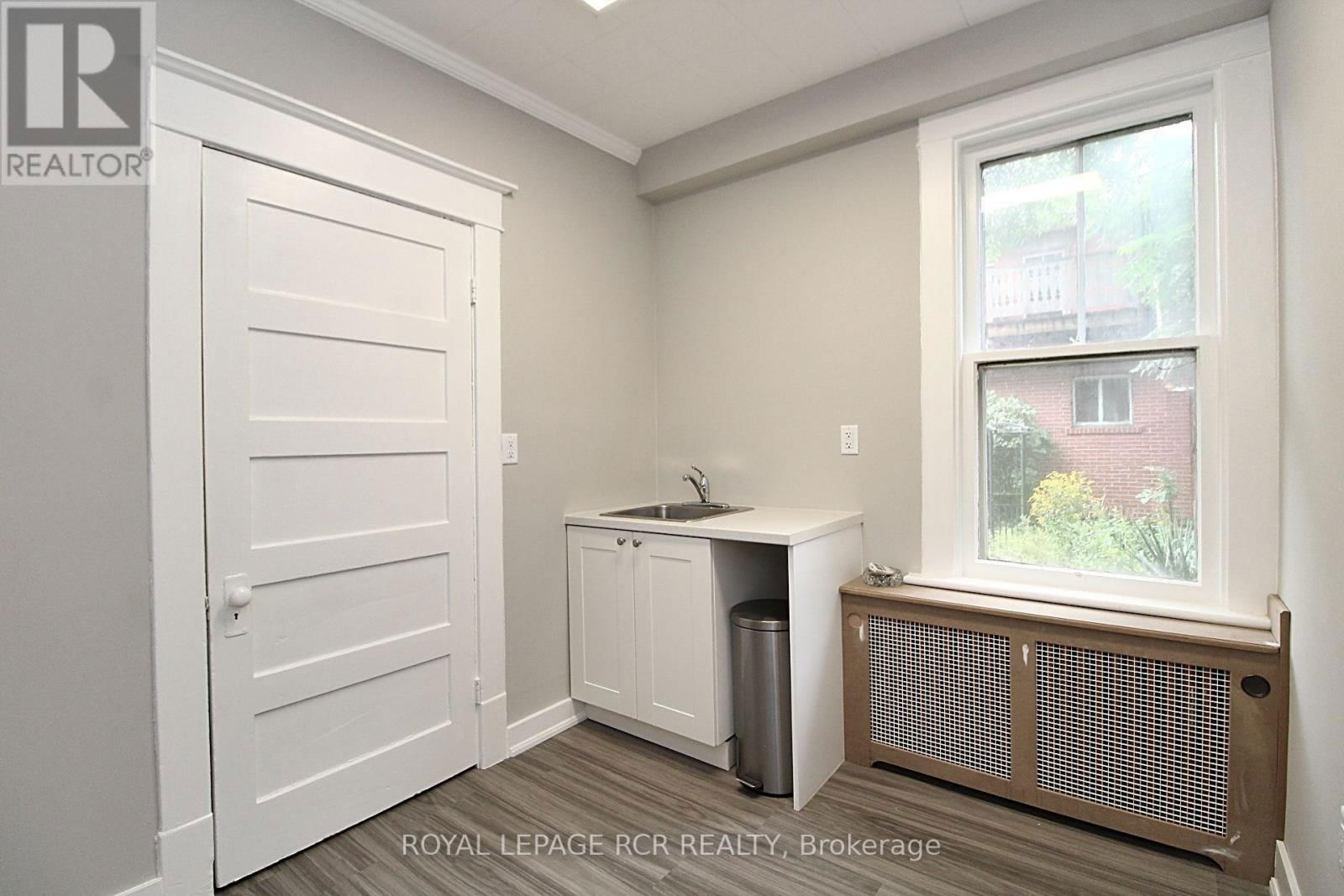 69 KING STREET WEST Image 11