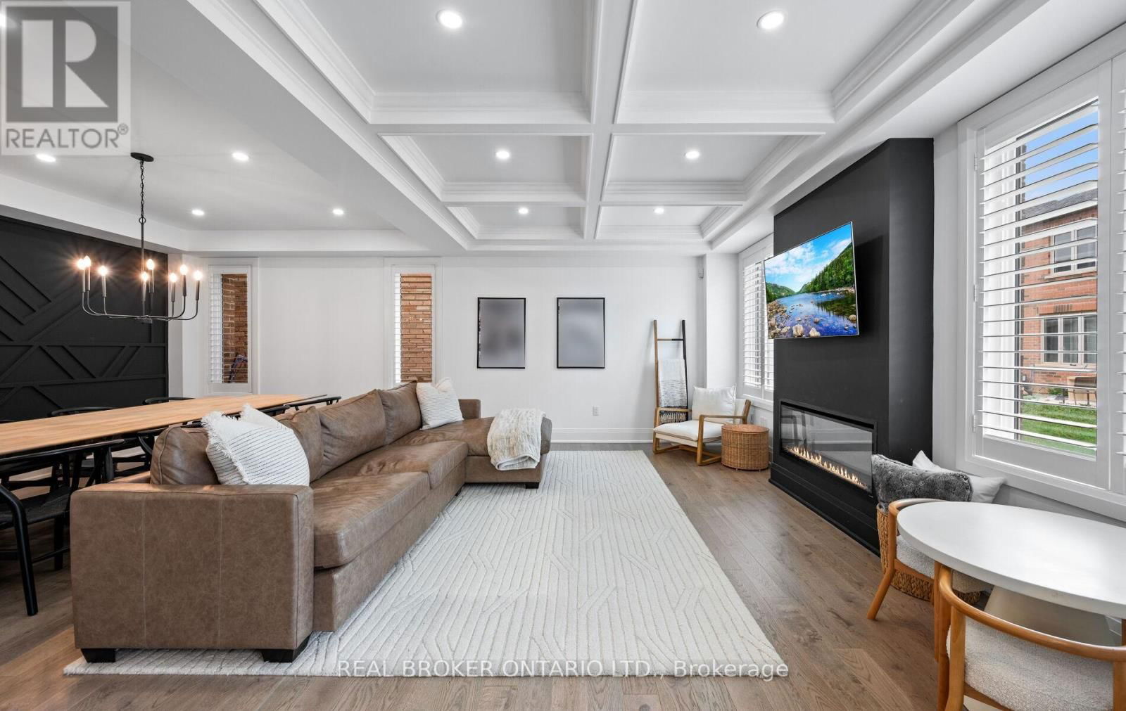 547 VETERANS DRIVE Image 14