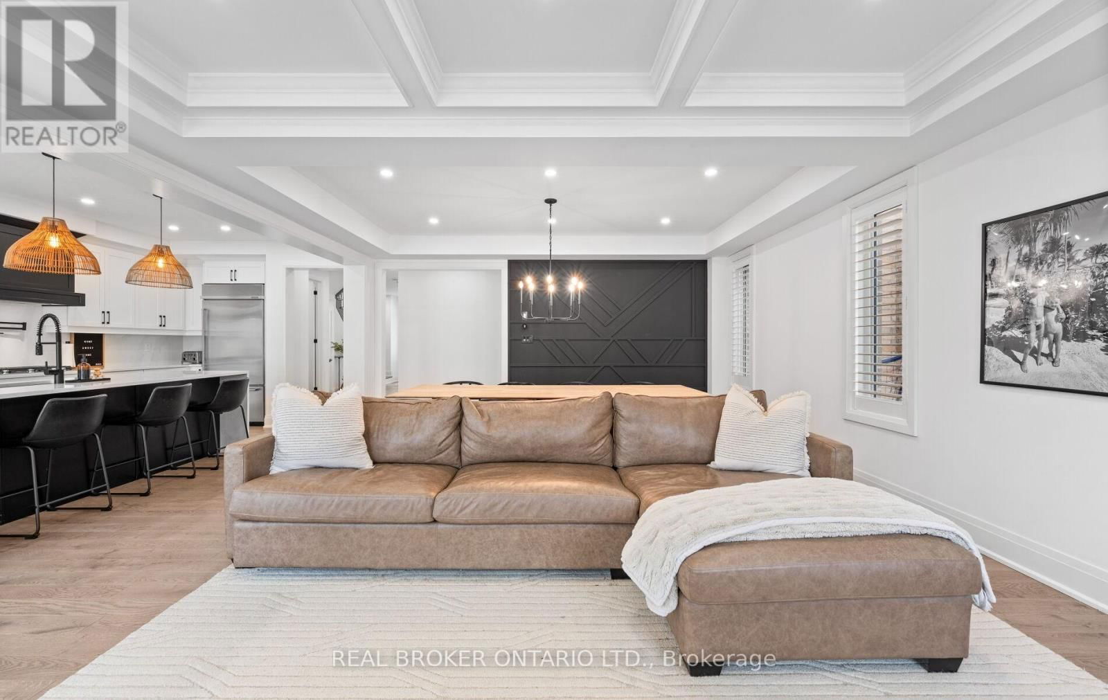 547 VETERANS DRIVE Image 15