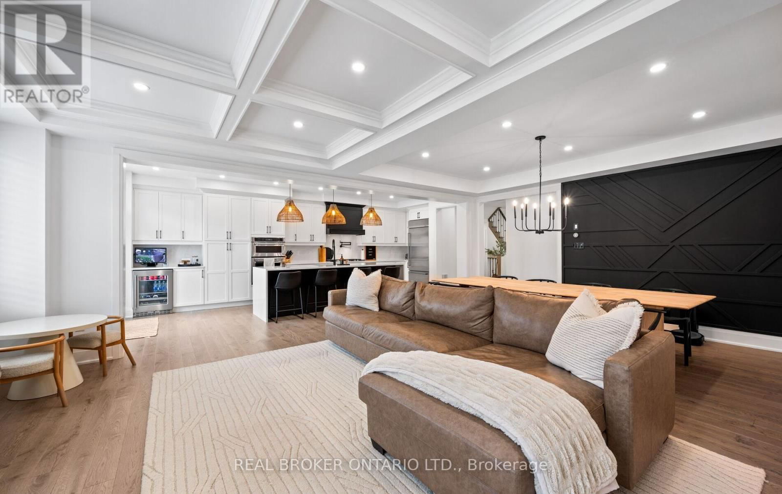 547 VETERANS DRIVE Image 16