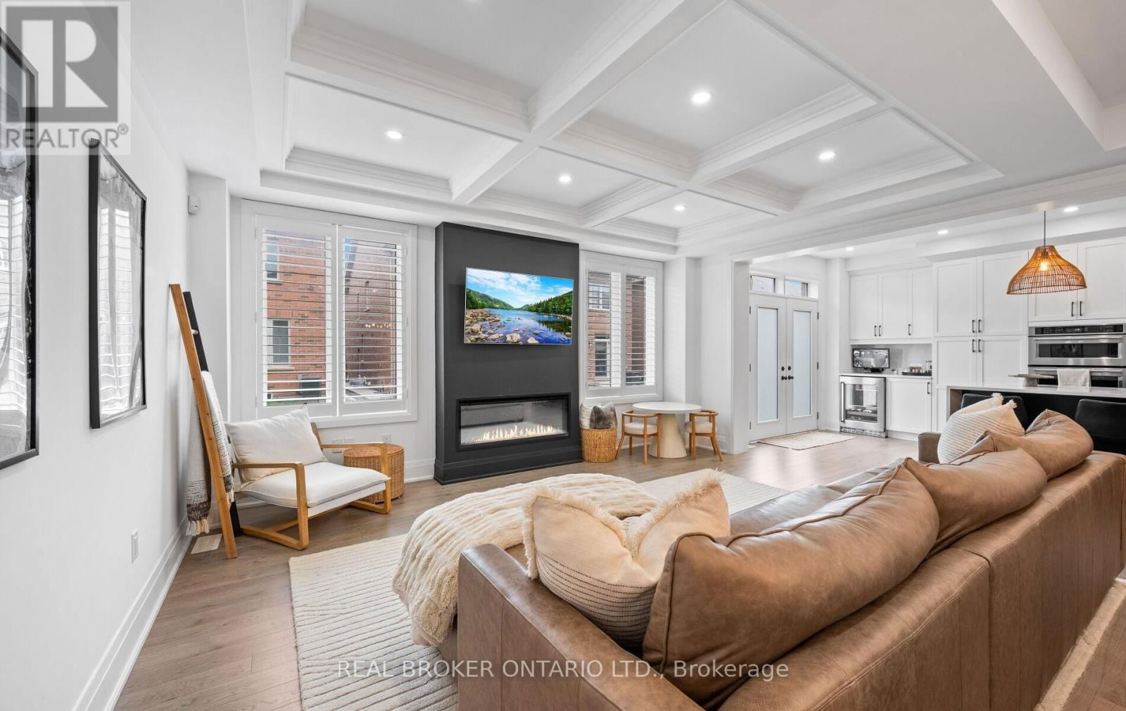 547 VETERANS DRIVE Image 17