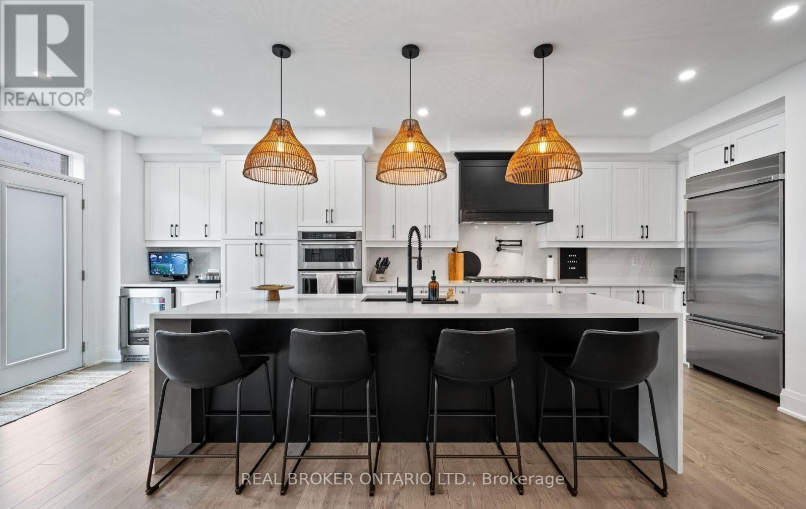 547 VETERANS DRIVE Image 18