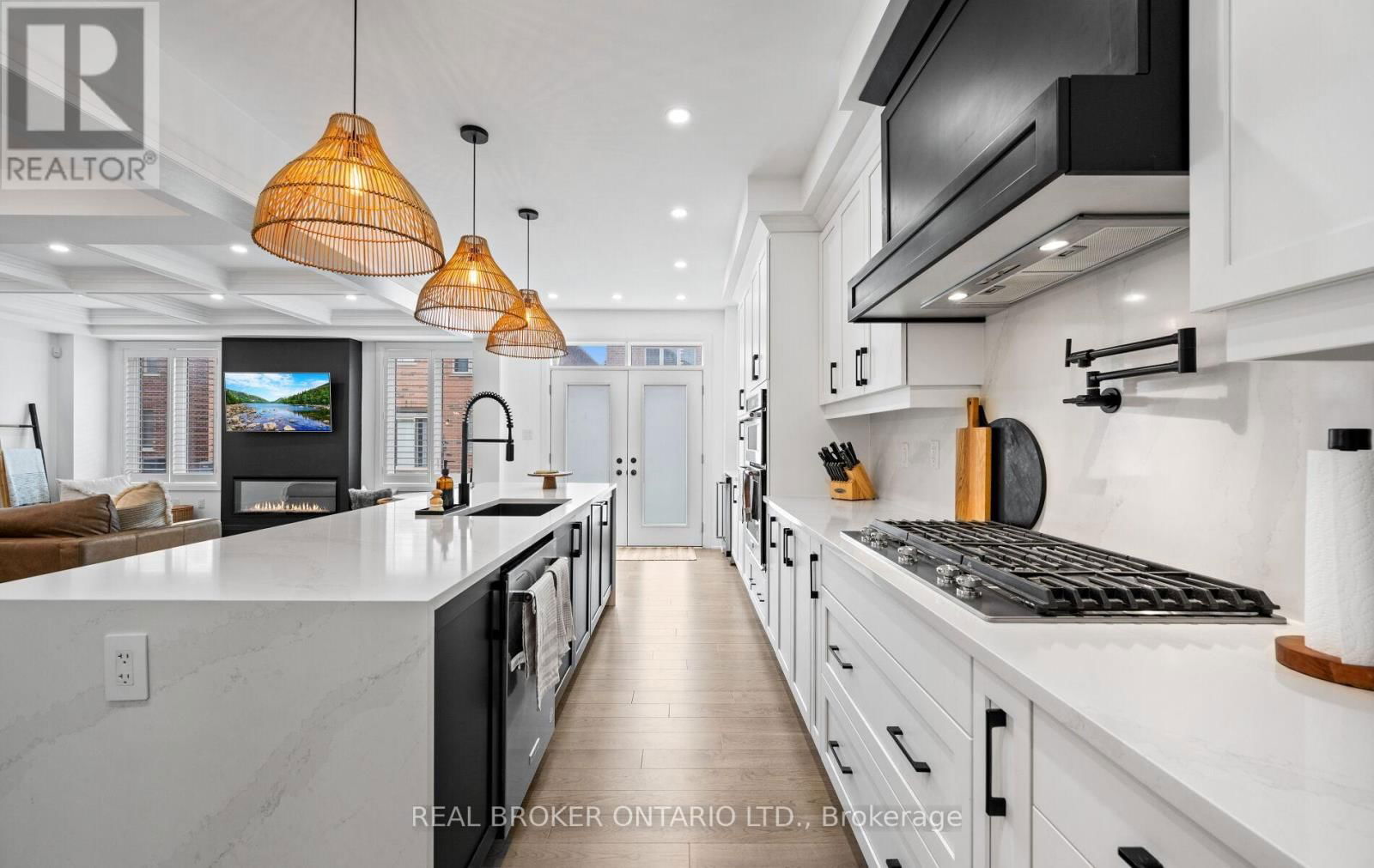 547 VETERANS DRIVE Image 21
