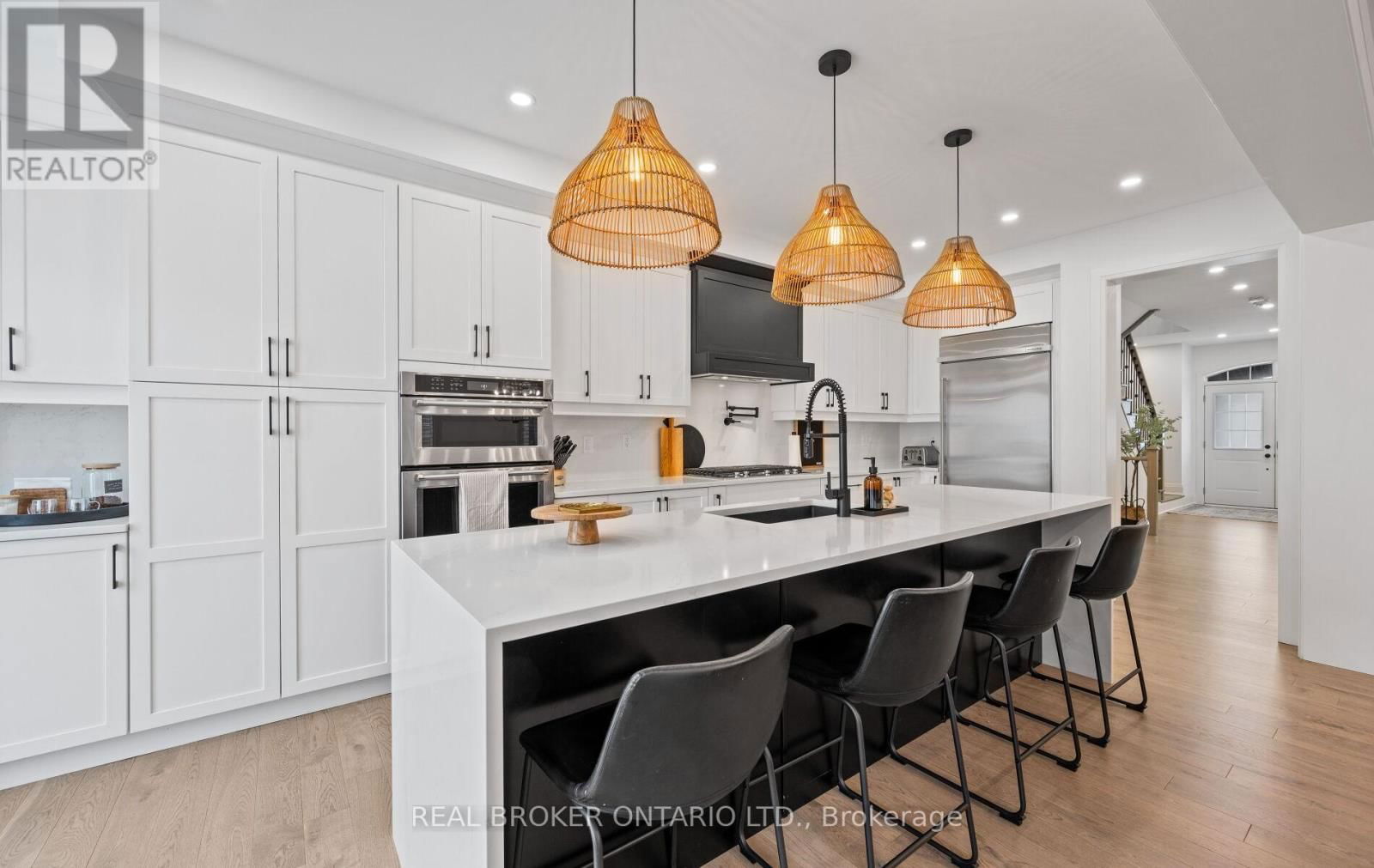 547 VETERANS DRIVE Image 24