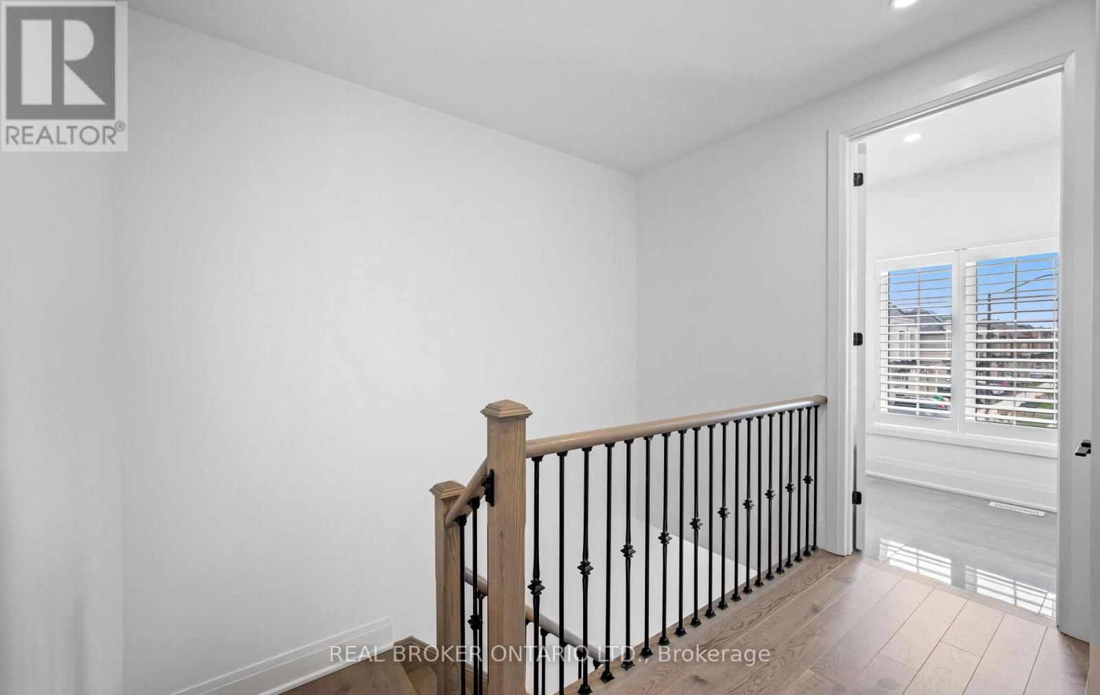 547 VETERANS DRIVE Image 28