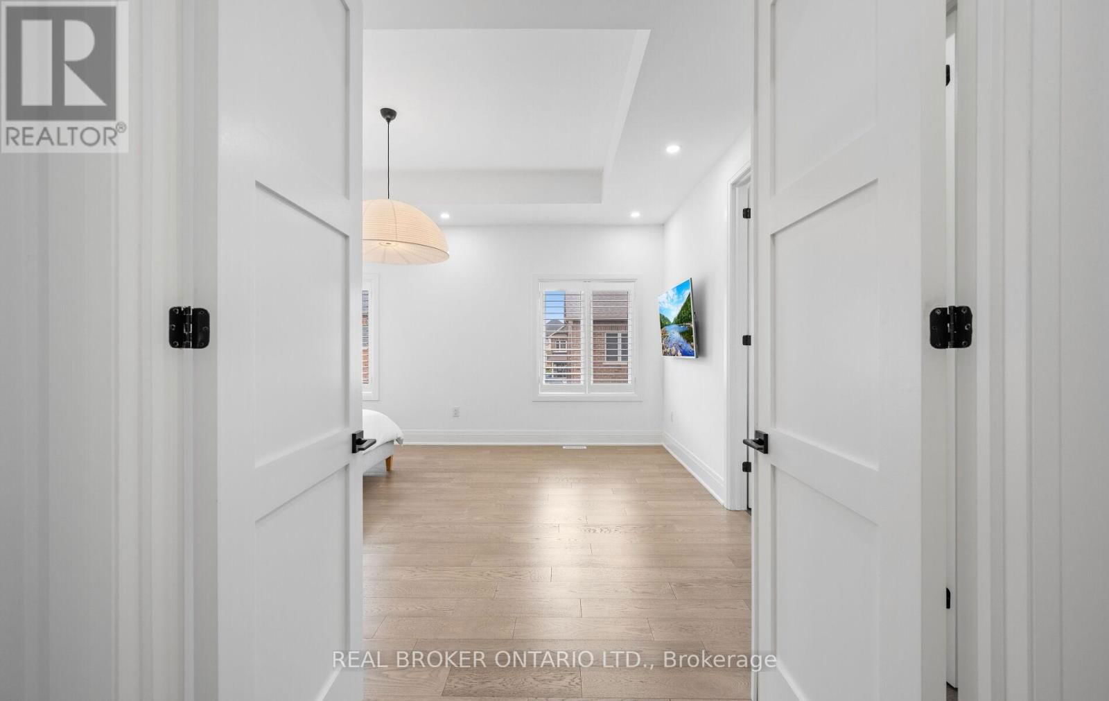547 VETERANS DRIVE Image 29