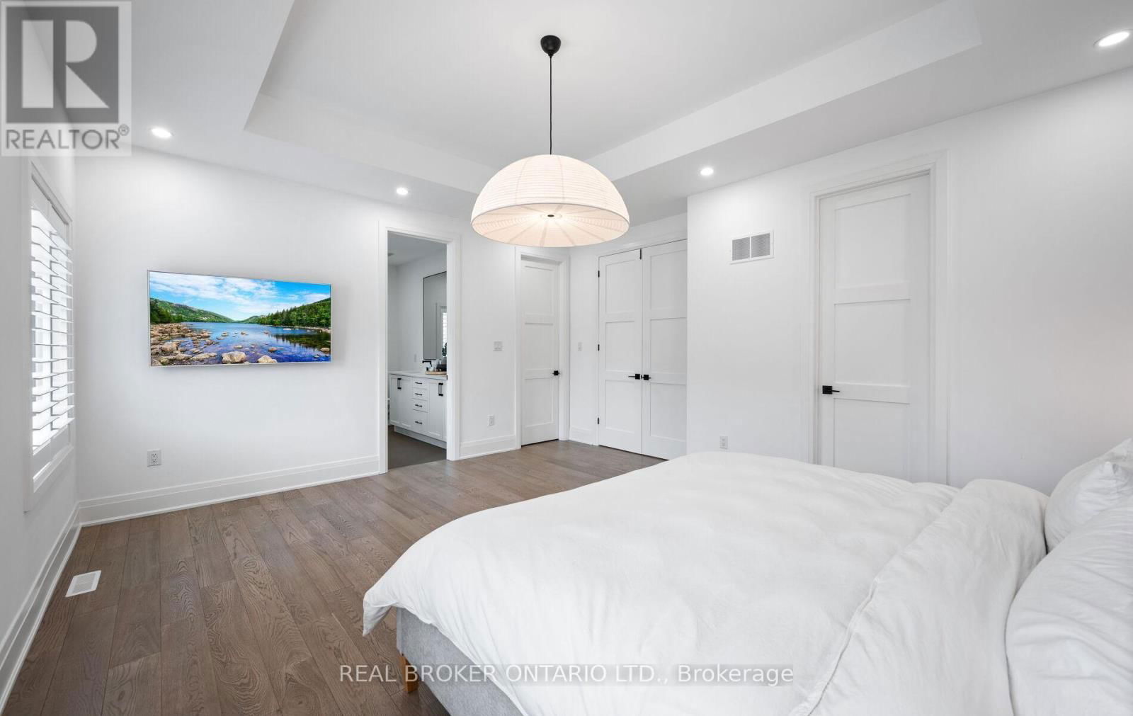 547 VETERANS DRIVE Image 32