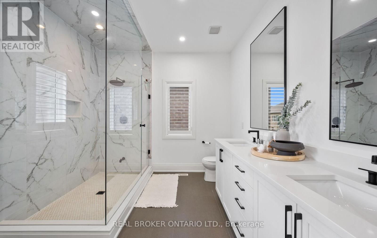547 VETERANS DRIVE Image 35