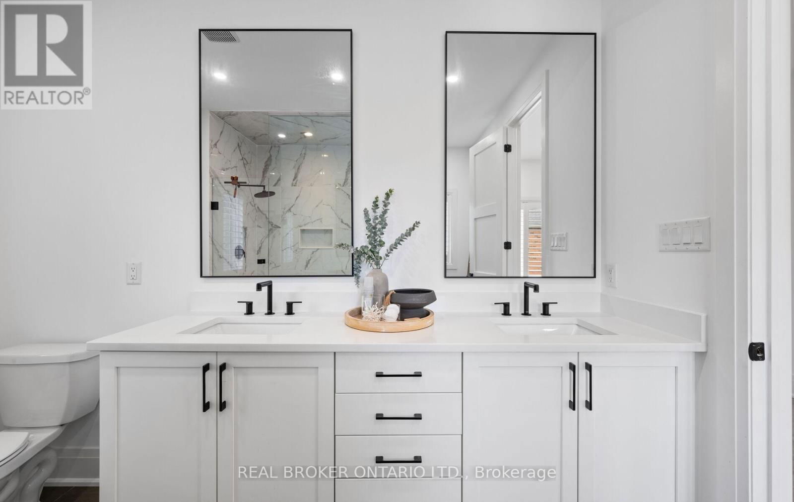 547 VETERANS DRIVE Image 36
