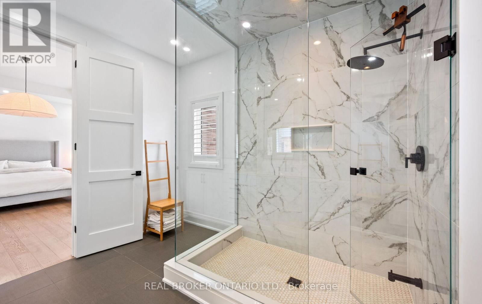 547 VETERANS DRIVE Image 37