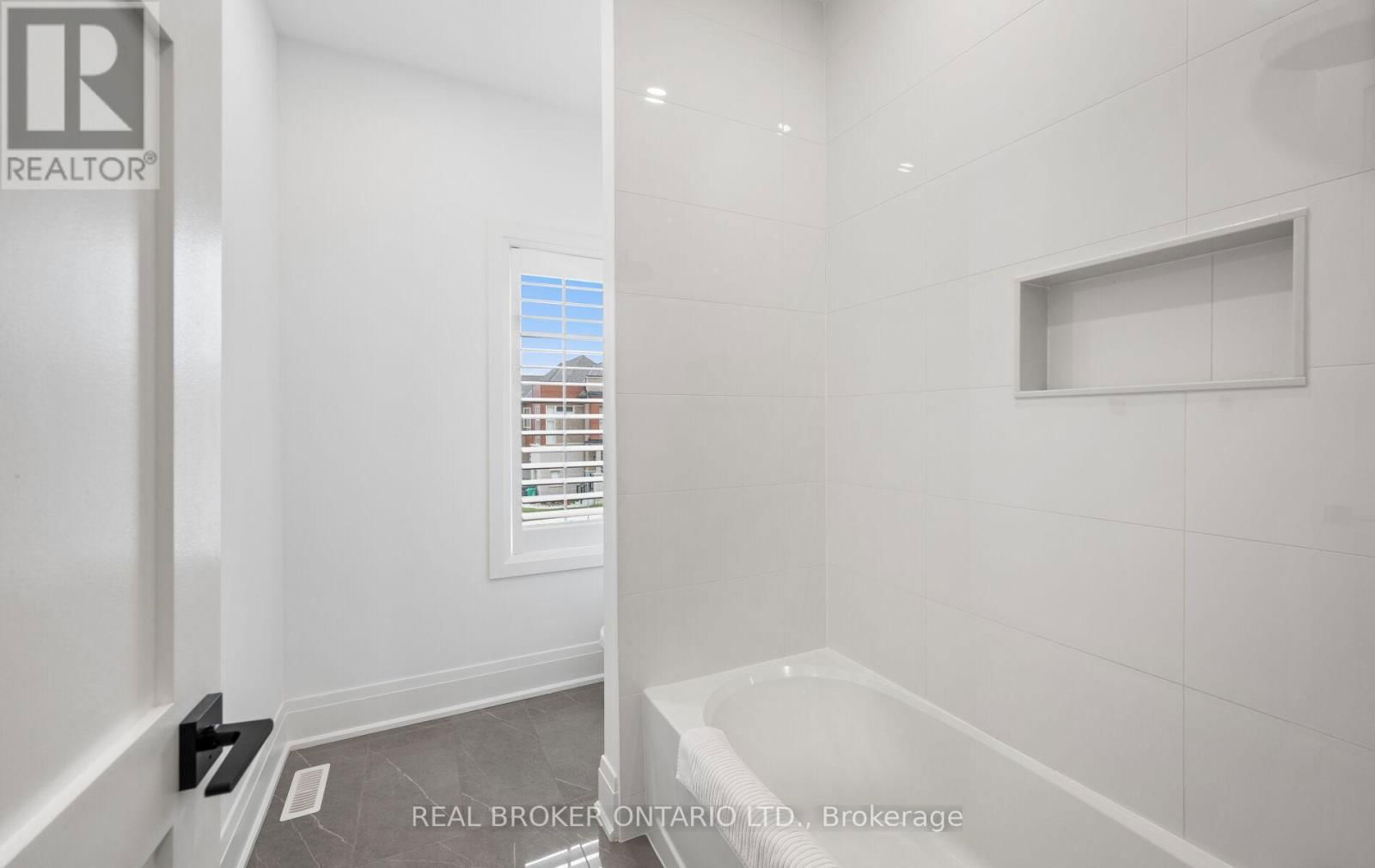 547 VETERANS DRIVE Image 45