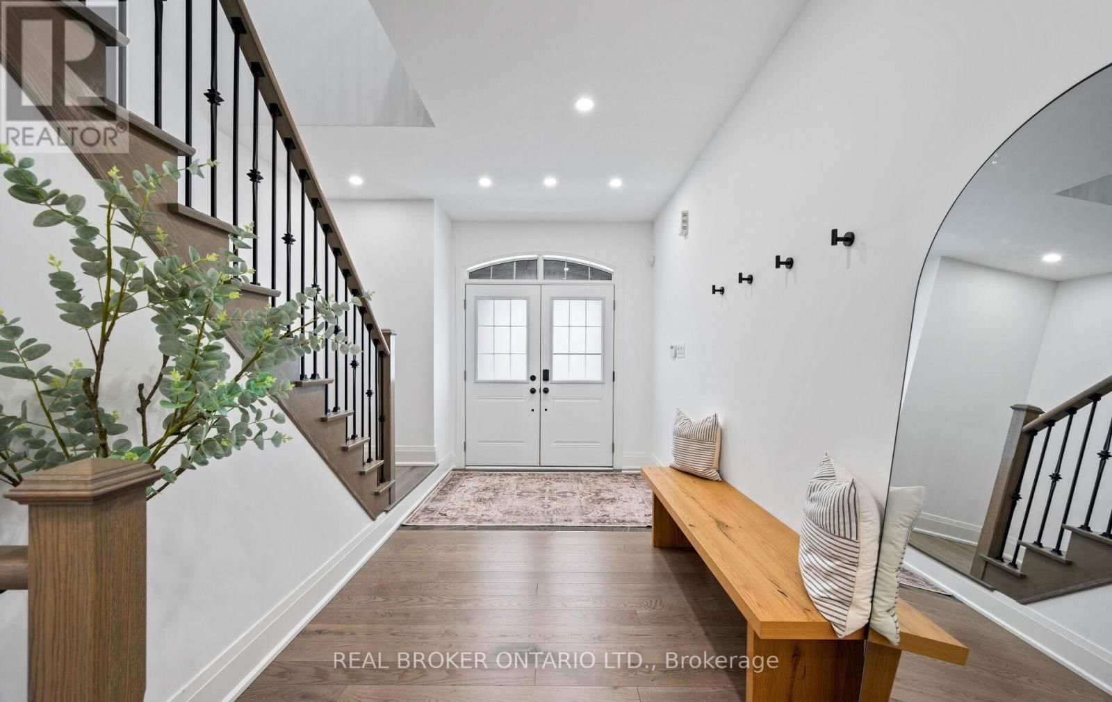 547 VETERANS DRIVE Image 6