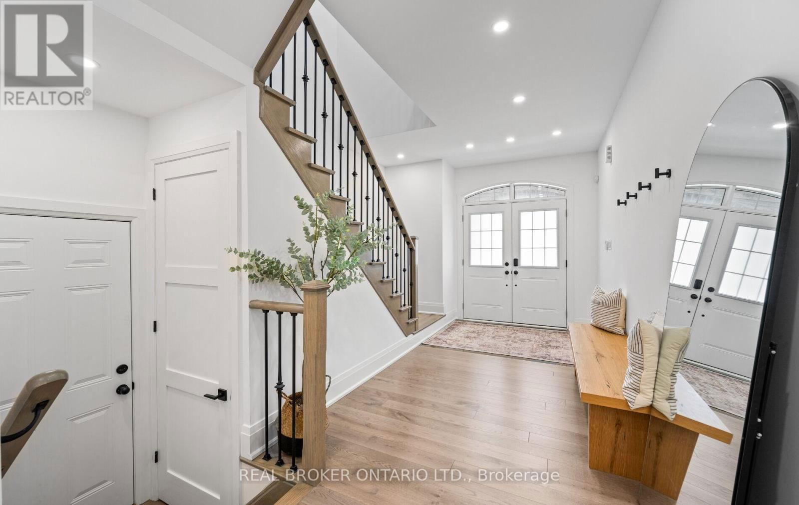 547 VETERANS DRIVE Image 7