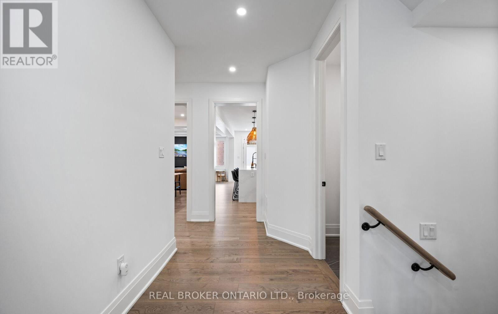 547 VETERANS DRIVE Image 8