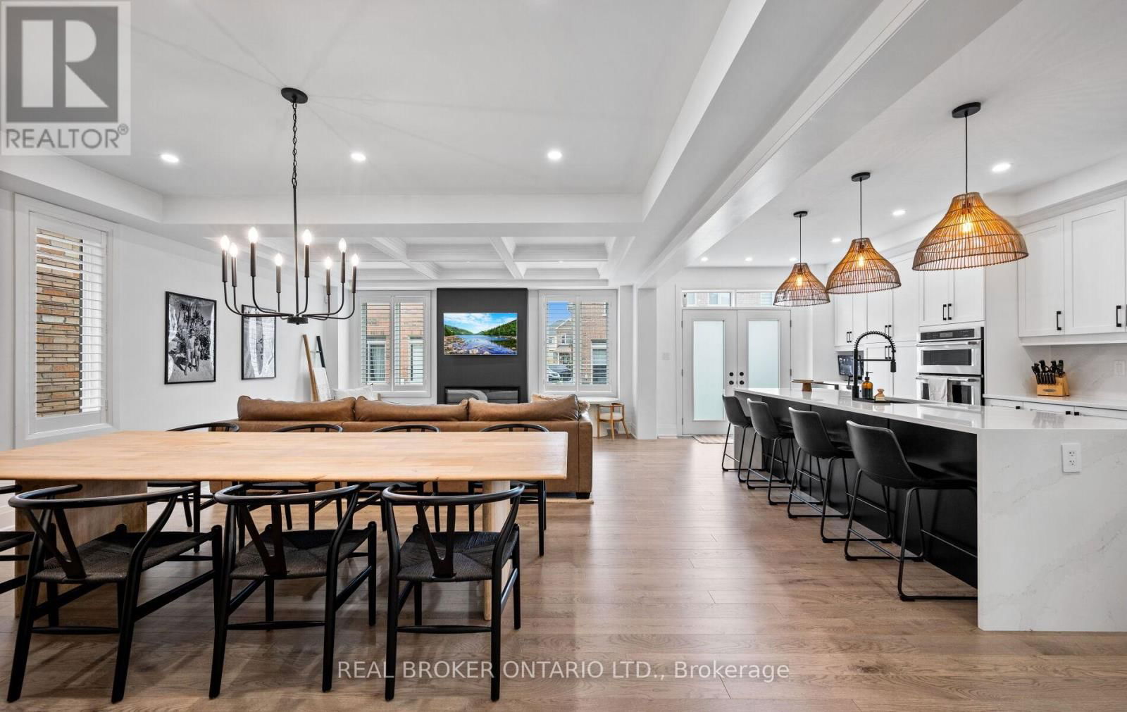 547 VETERANS DRIVE Image 9