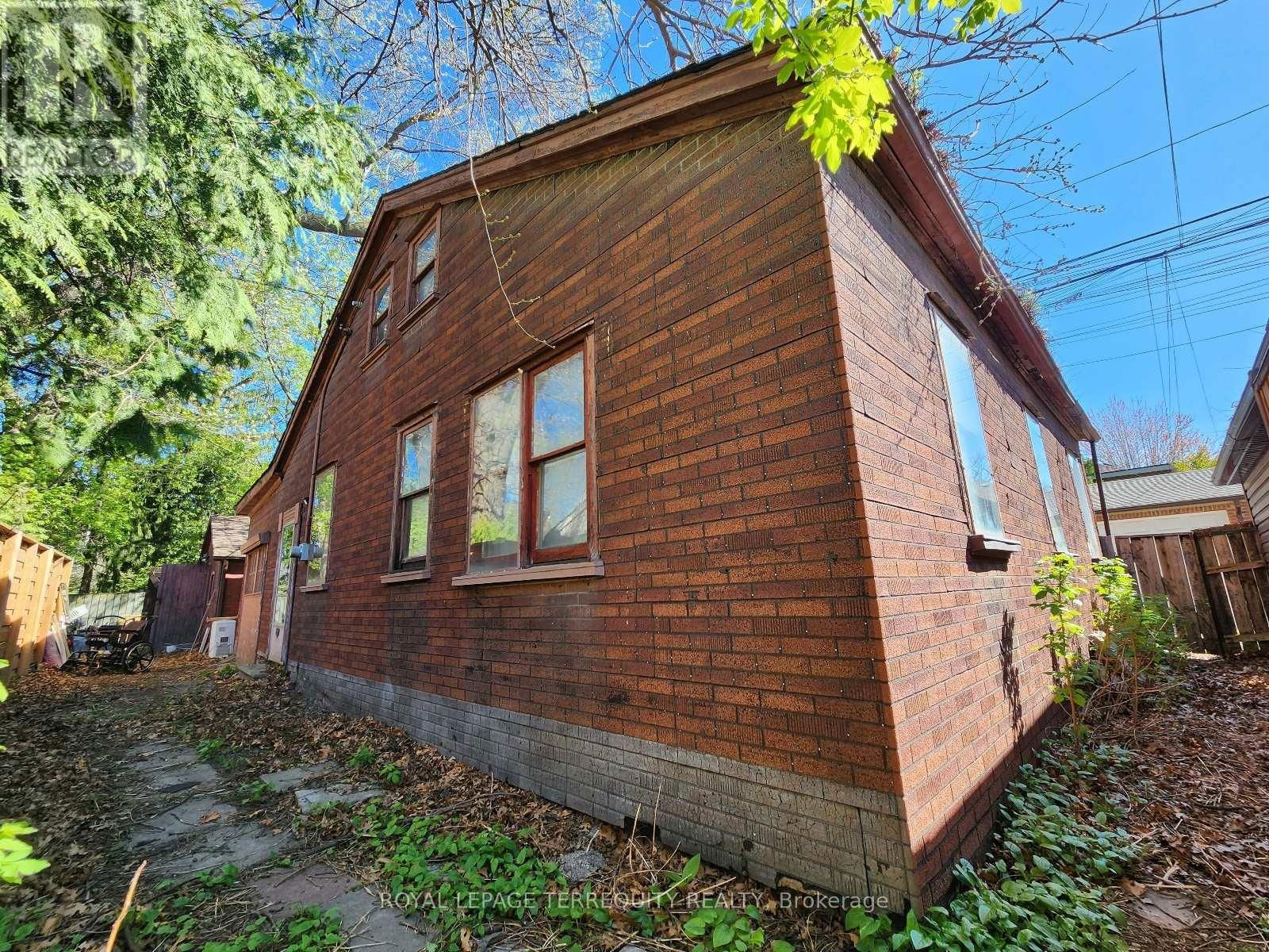 629 DURIE STREET Image 12
