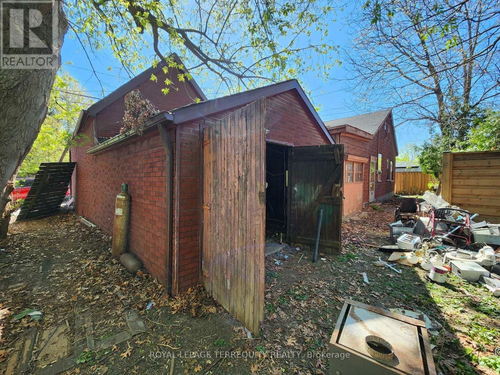 629 DURIE STREET Image 9