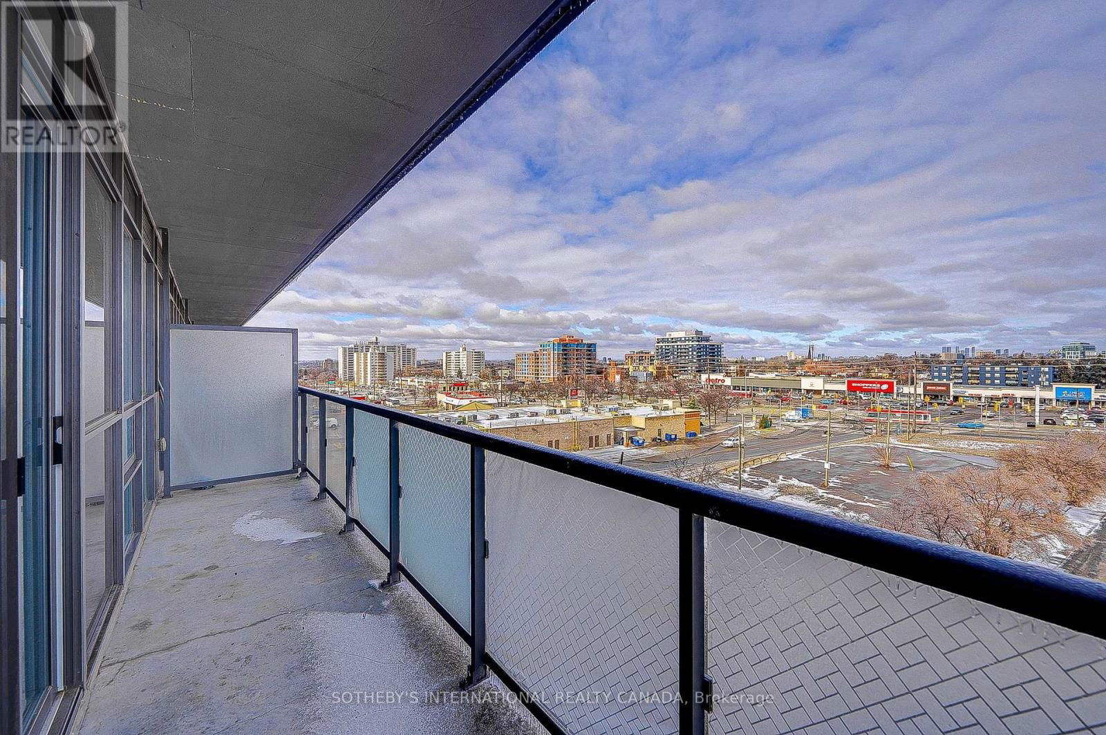712 - 15 JAMES FINLAY WAY Image 25