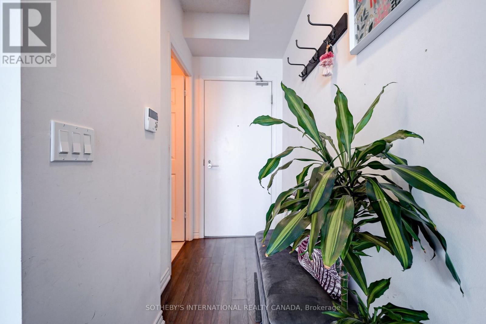712 - 15 JAMES FINLAY WAY Image 3