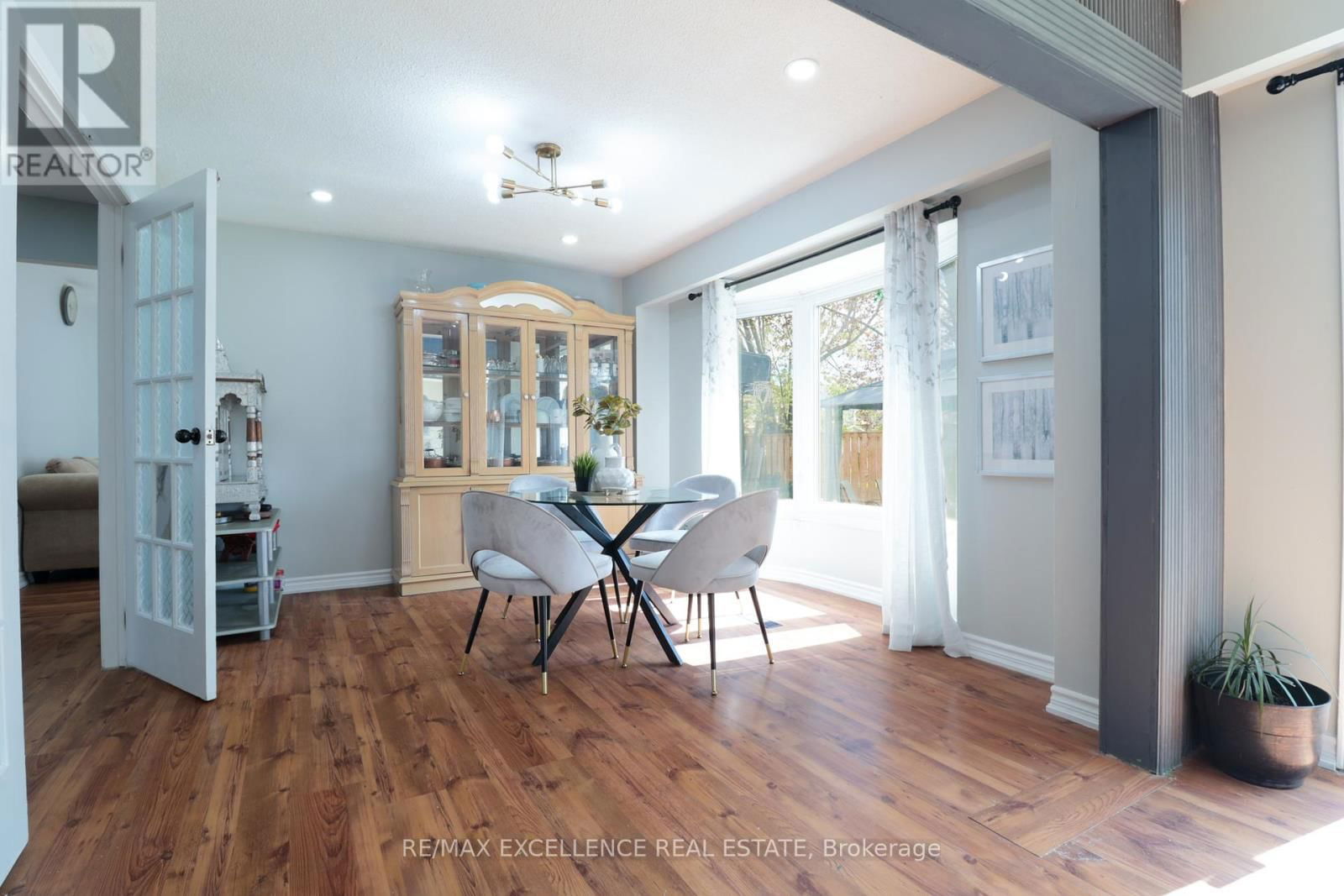 19 MIKADO CRESCENT Image 16