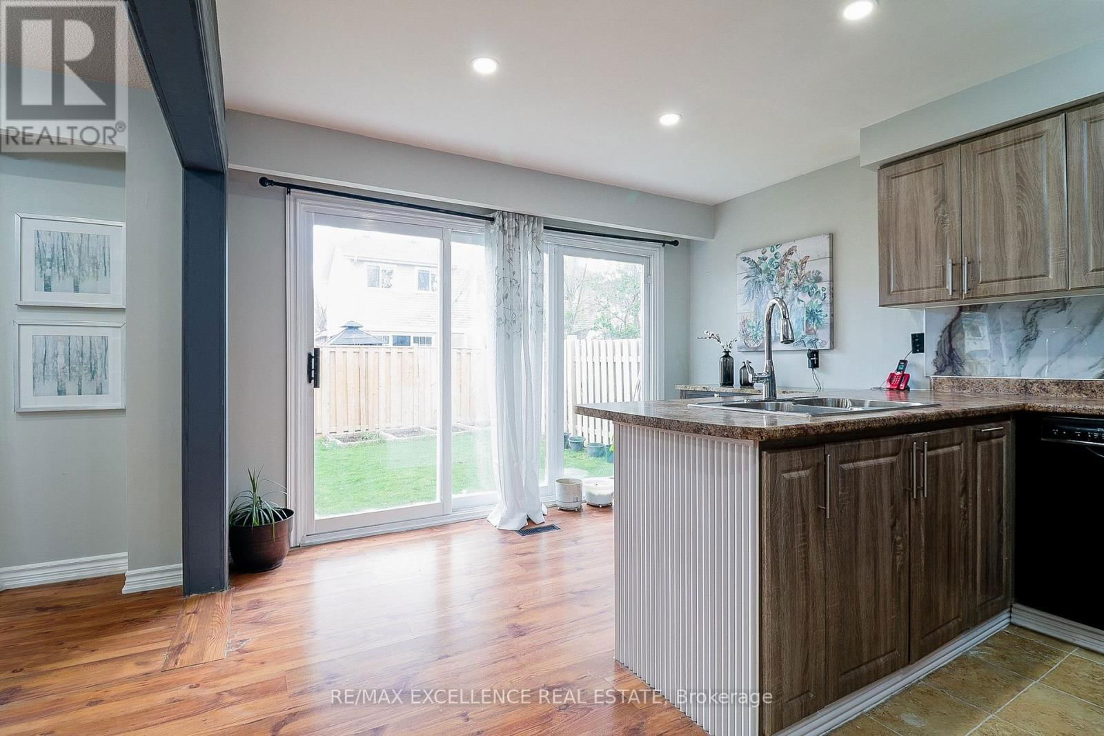 19 MIKADO CRESCENT Image 20