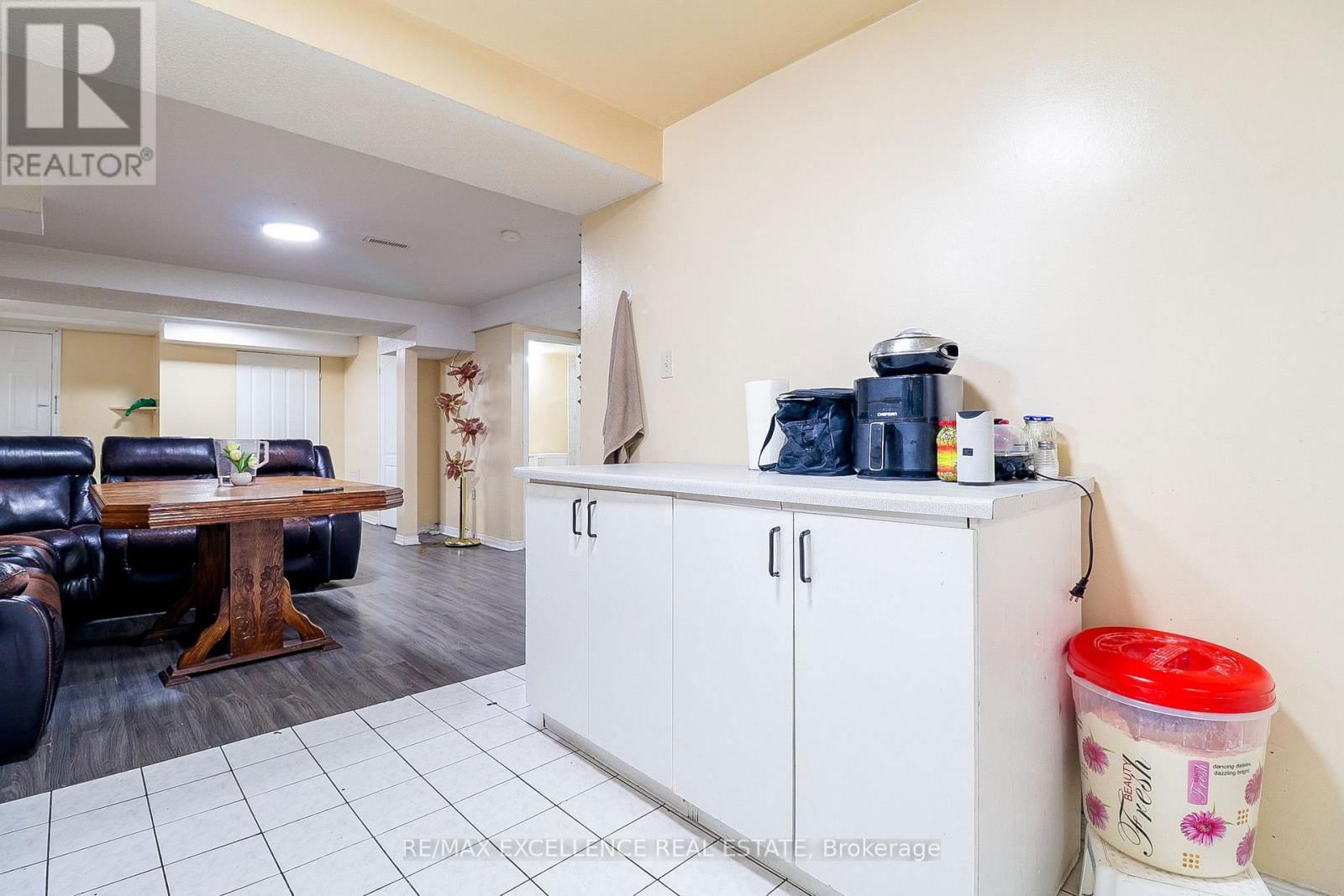 19 MIKADO CRESCENT Image 37
