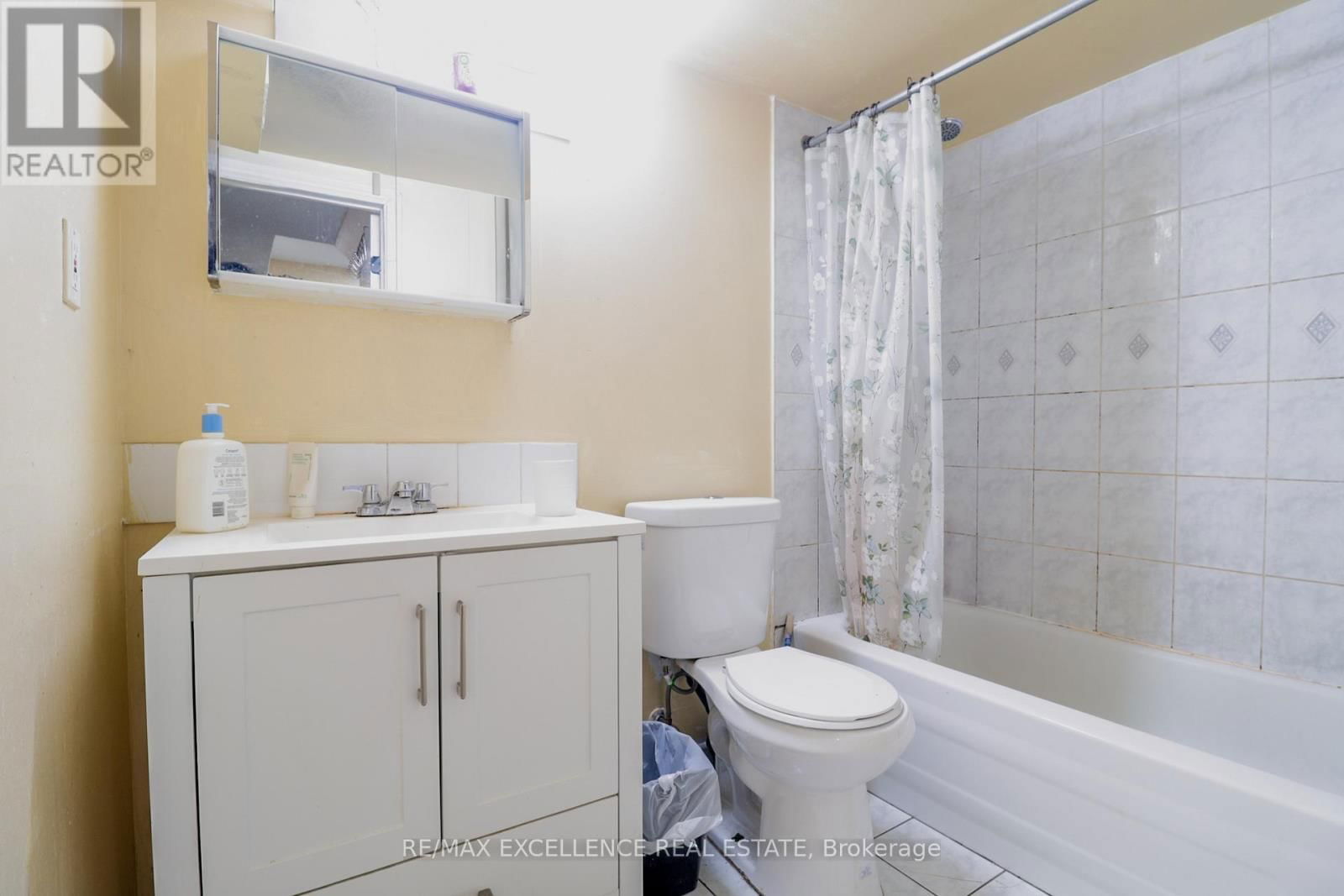 19 MIKADO CRESCENT Image 38