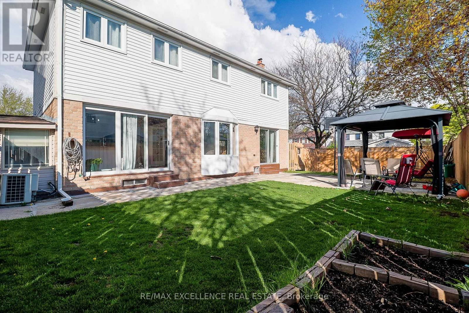 19 MIKADO CRESCENT Image 40