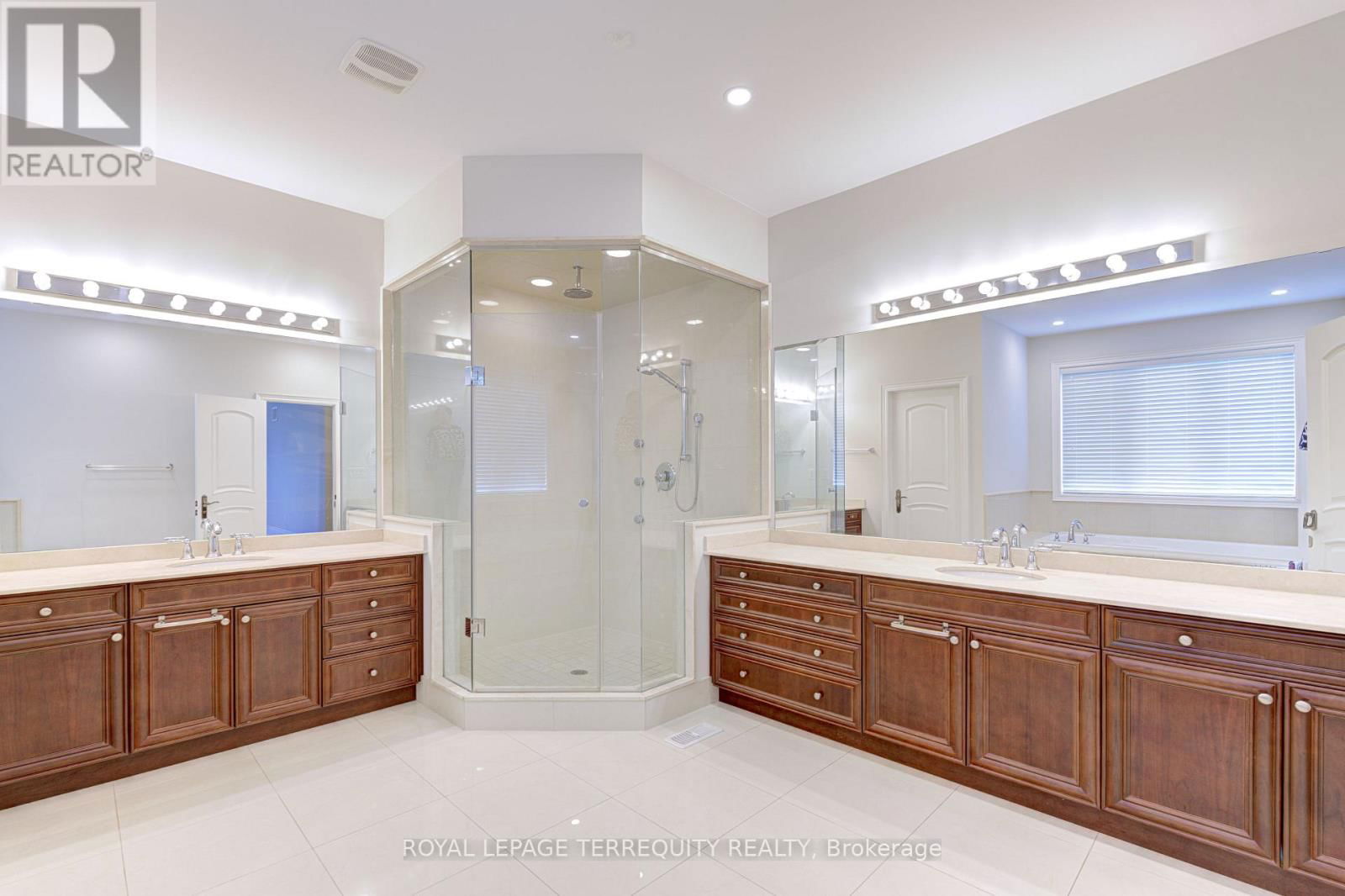 1371 CLEARWATER CRESCENT Image 15