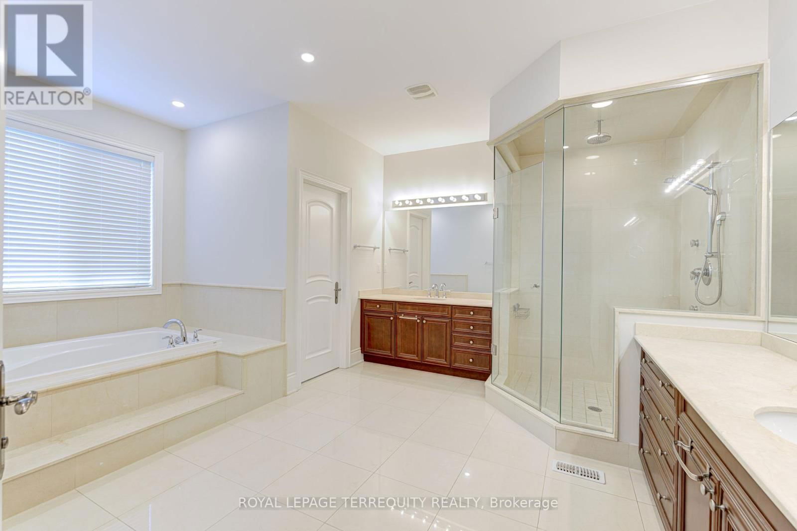 1371 CLEARWATER CRESCENT Image 16