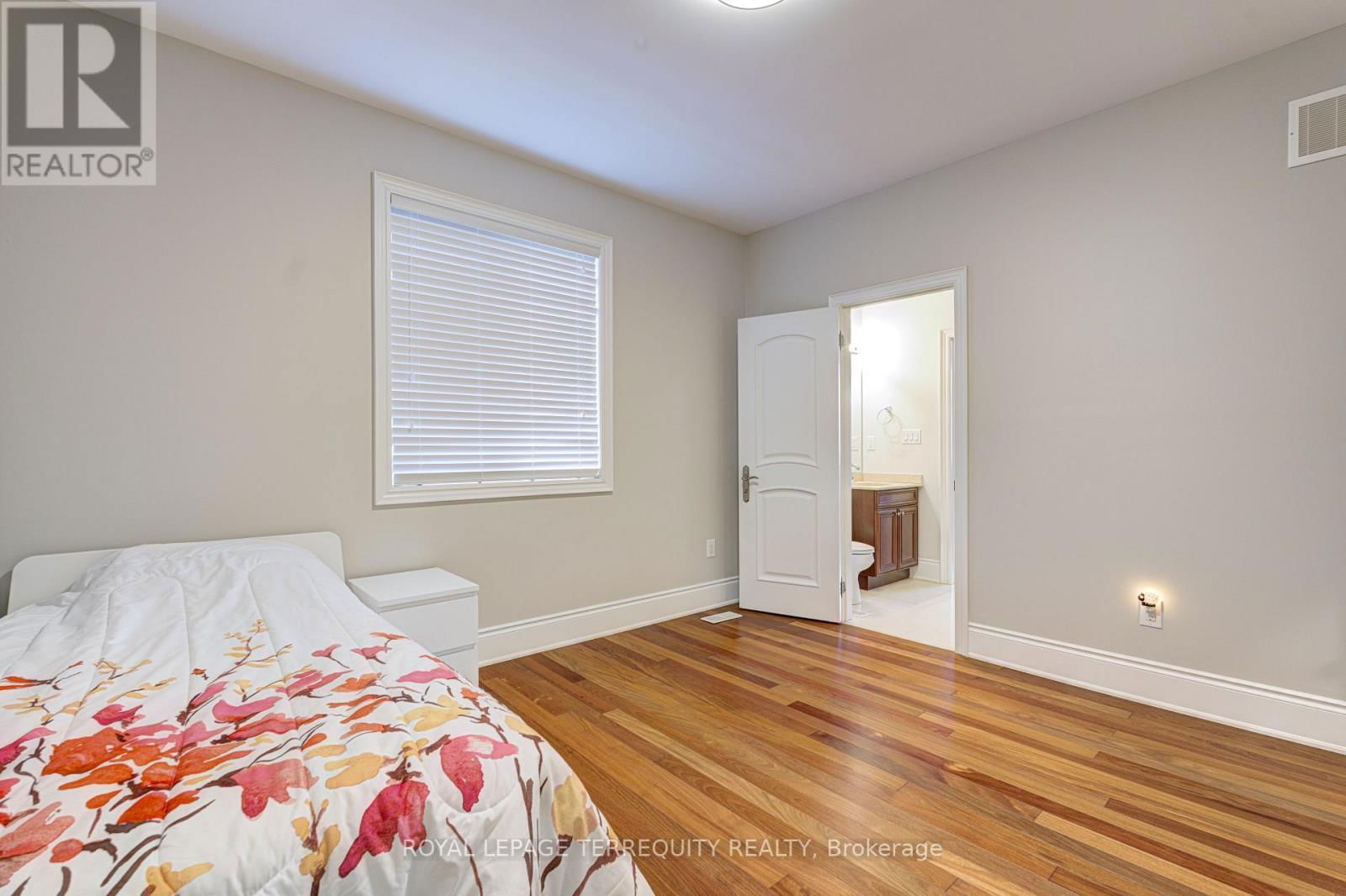 1371 CLEARWATER CRESCENT Image 24