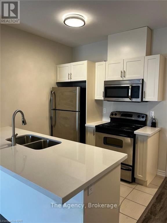 208 - 1370 COSTIGAN ROAD Image 3