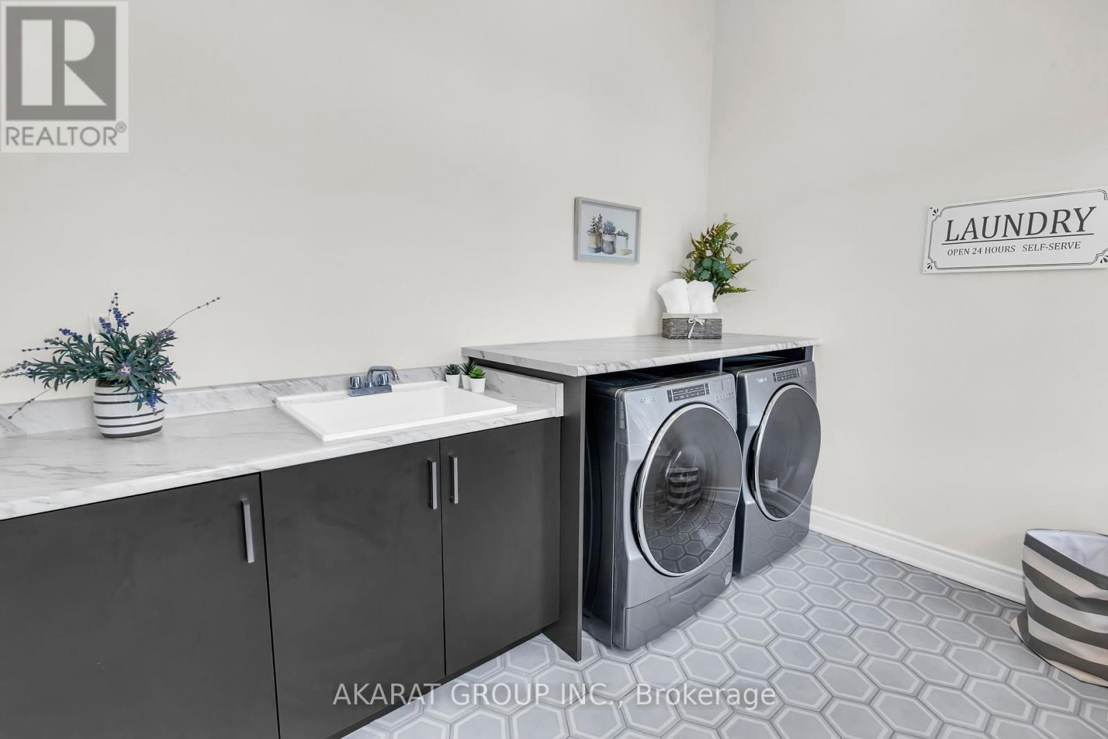 1164 STAG HOLLOW Image 44